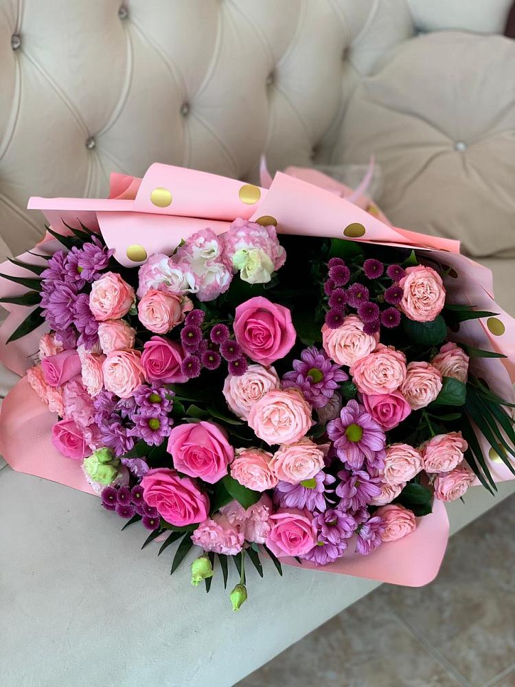 Букет цветов из: Хризантемы, Розы и Лизиантусы в Задонске