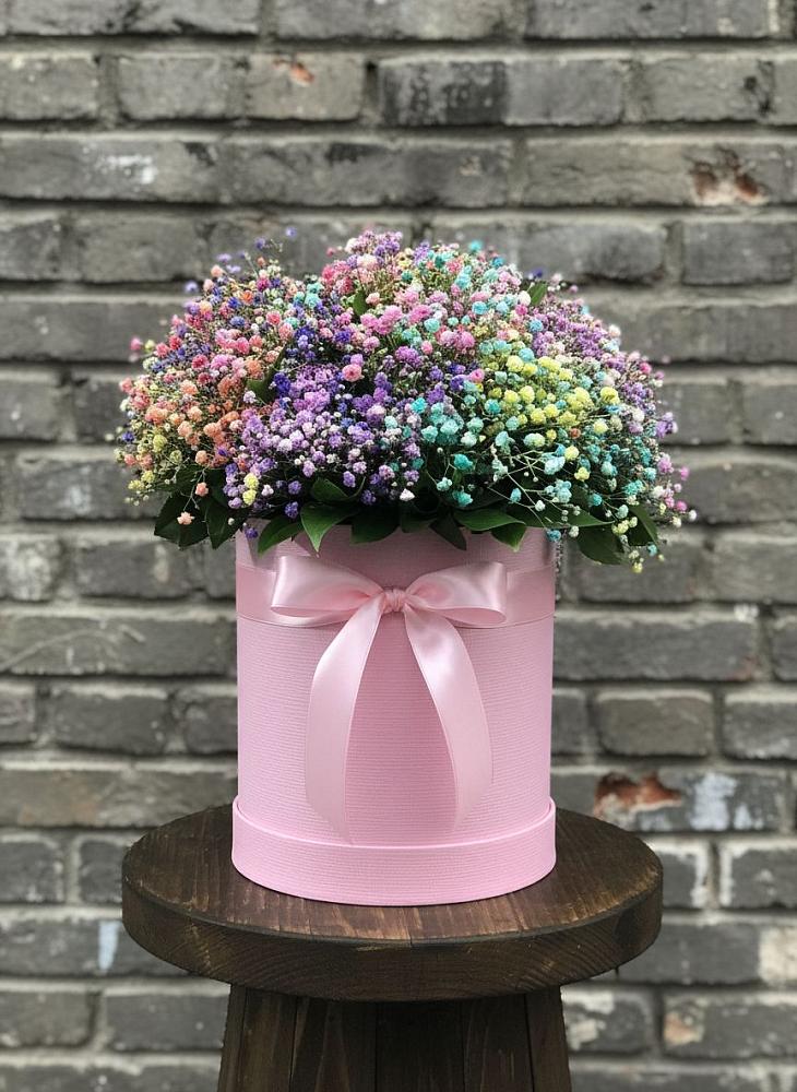 Цветочная композиция из Гипсофила и Розы в шляпной коробке в Задонске