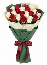 Букет Микс из красных и белых роз в Задонске