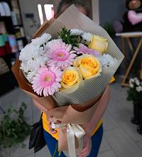 Букет цветов из:  Герберы, Розы и Хризантемы в Задонске