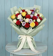 Букет цветов из:  Розы в Задонске