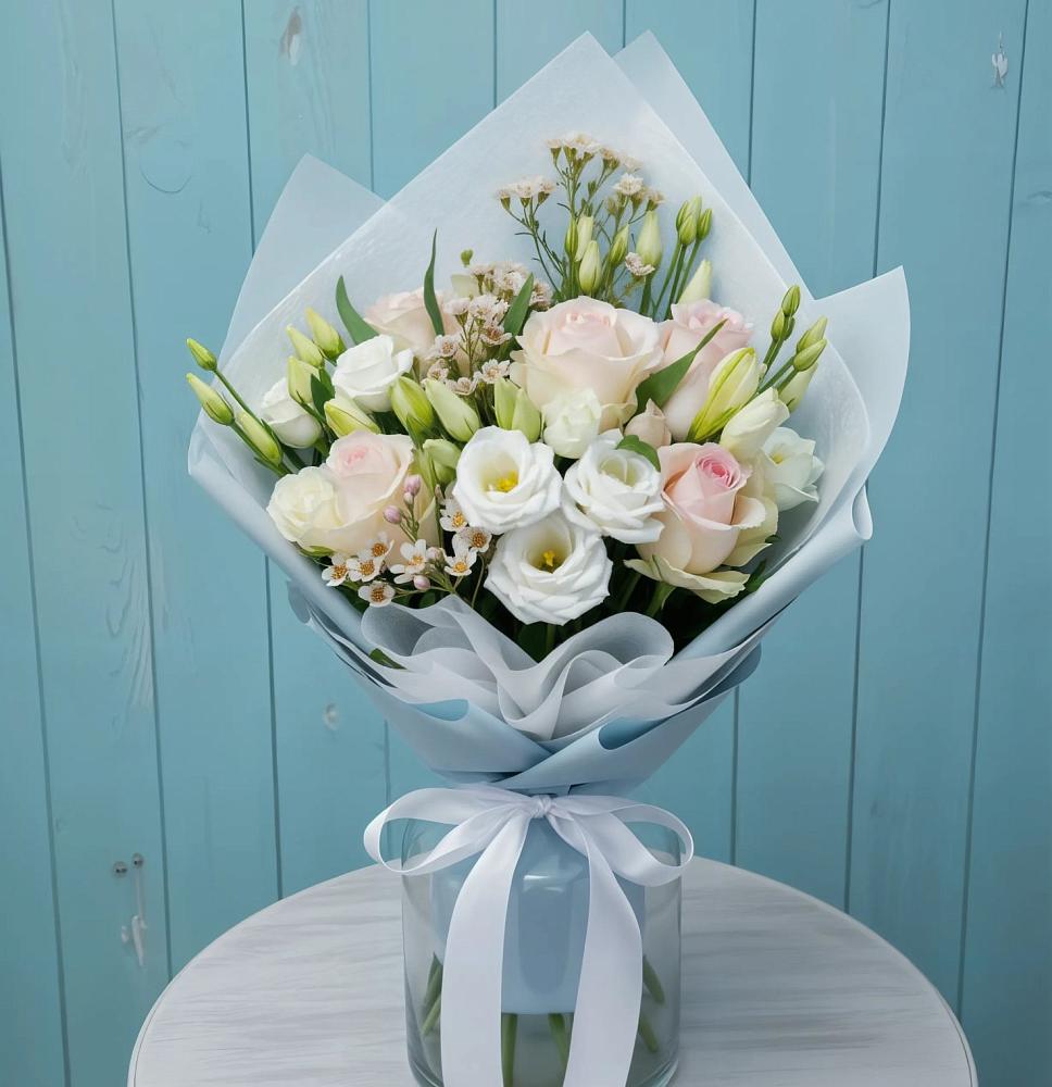 Букет цветов из: Розы и Лизиантусы в Задонске