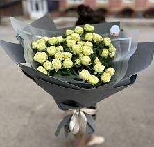 Букет Белые кустовые розы Солинеро в Задонске