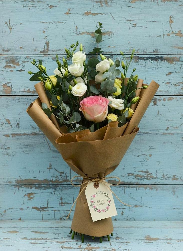 Букет цветов из: Розы и Лизиантусы в Задонске