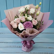 Букет цветов из:  Розы и Лизиантусы в Задонске