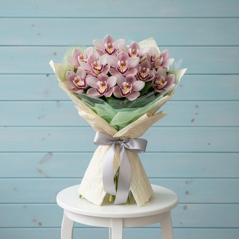 Букет цветов из: Орхидеи и Розы в Задонске