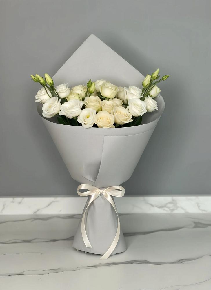 Букет цветов из: Розы и Лизиантусы в Задонске