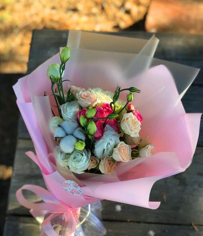 Букет цветов из: Розы и Лизиантусы в Задонске