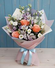 Букет цветов из:  Лизиантусы, Розы, Альстромерии и Гипсофила в Задонске