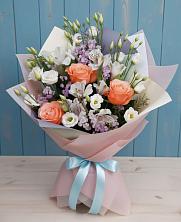 Букет цветов из:  Лизиантусы, Розы, Альстромерии и Гипсофила в Задонске
