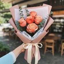 Букет цветов из:  Розы в Задонске