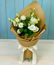 Букет цветов из:  Хризантемы и Лизиантусы в Задонске