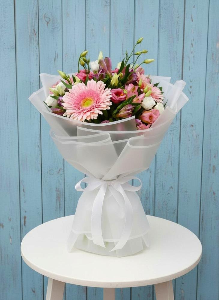 Букет цветов из: Герберы, Альстромерии и Лизиантусы в Задонске