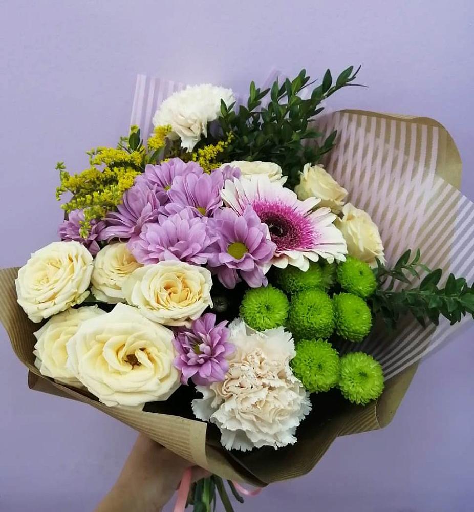 Букет цветов из: Хризантемы, Розы, Гвоздики и Герберы в Задонске