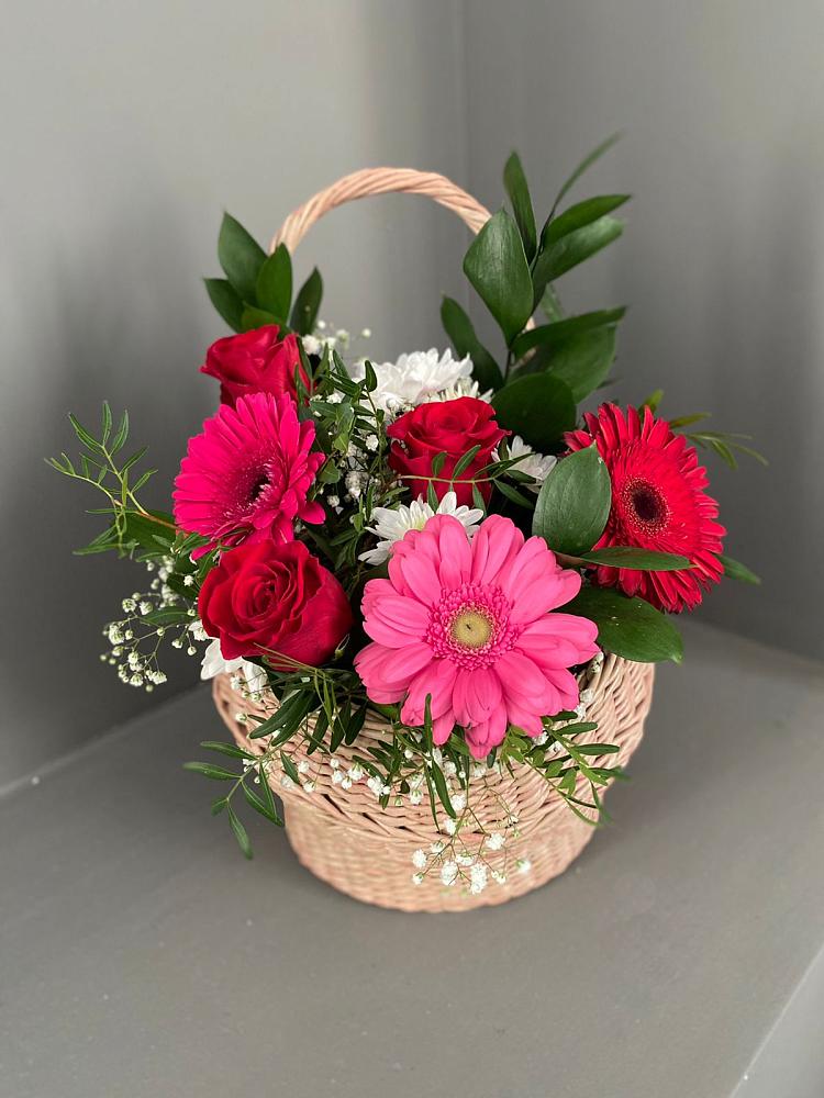 Цветочная композиция из Розы, Хризантемы и Герберы в корзине в Задонске