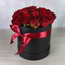 Цветочная композиция из Розы в шляпной коробке в Задонске