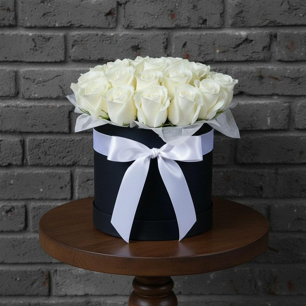 Цветочная композиция из Розы в шляпной коробке в Задонске