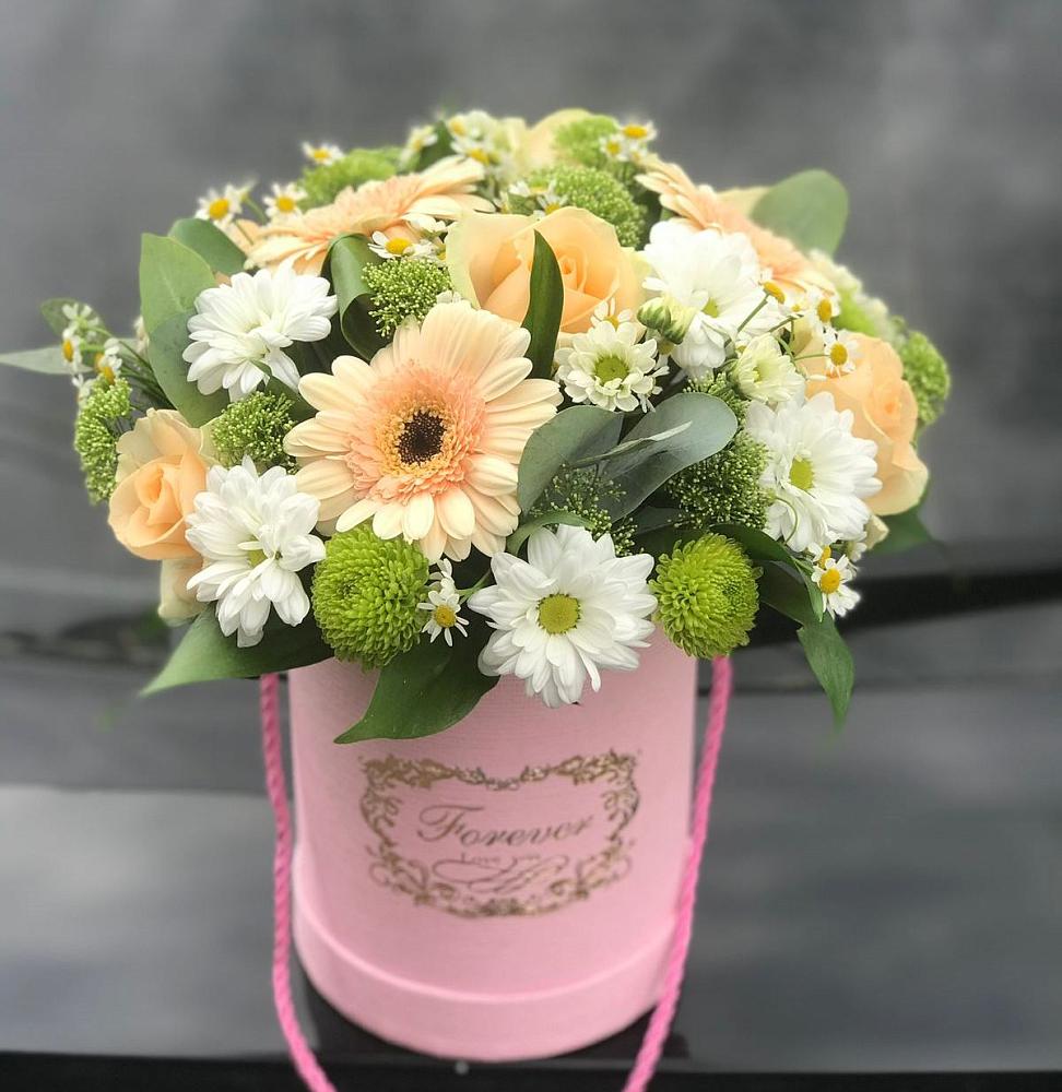 Цветочная композиция из Розы, Герберы и Хризантемы в шляпной коробке в Задонске