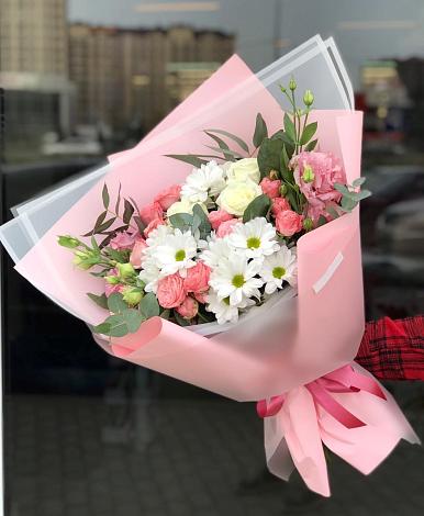Букет цветов из: Розы, Лизиантусы и Хризантемы в Задонске