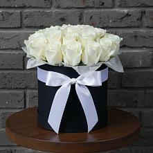 Цветочная композиция из Розы в шляпной коробке в Задонске