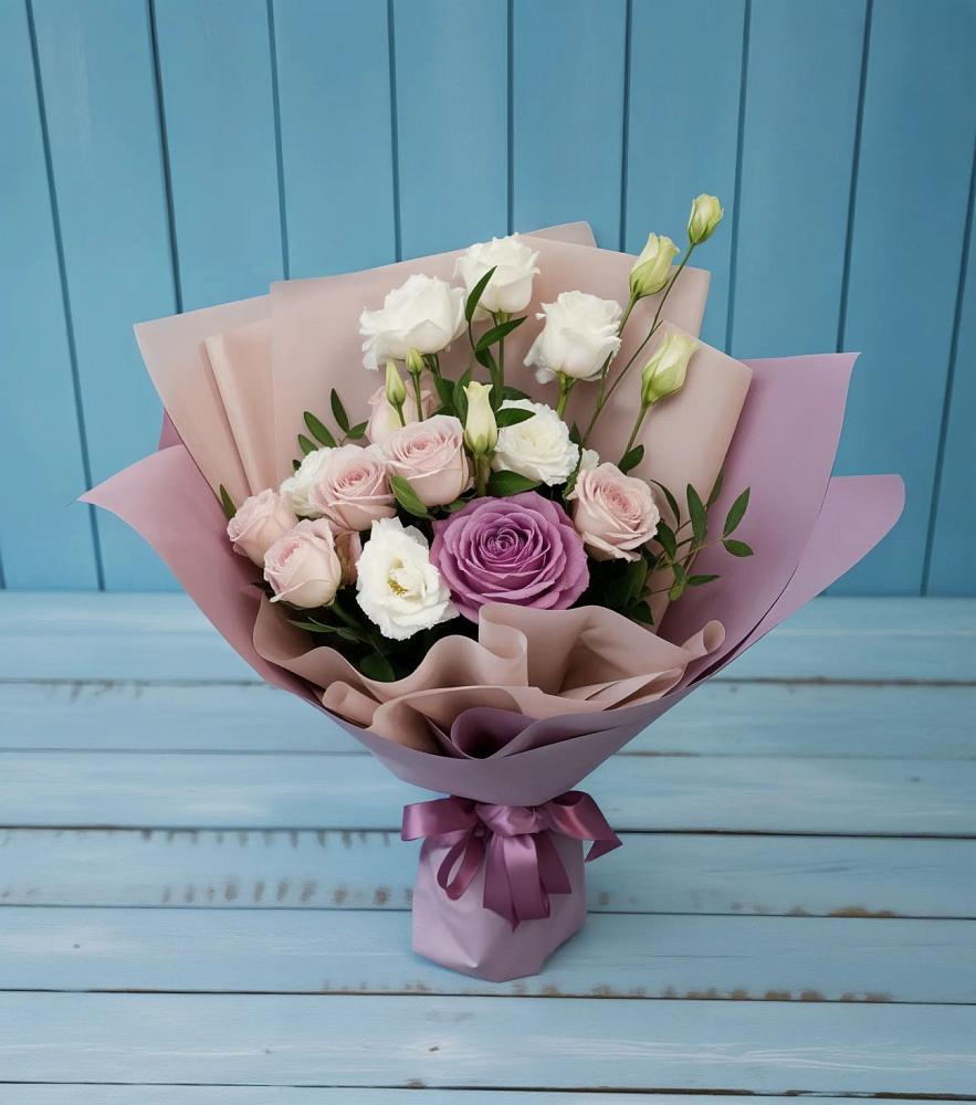 Букет цветов из: Розы и Лизиантусы в Задонске